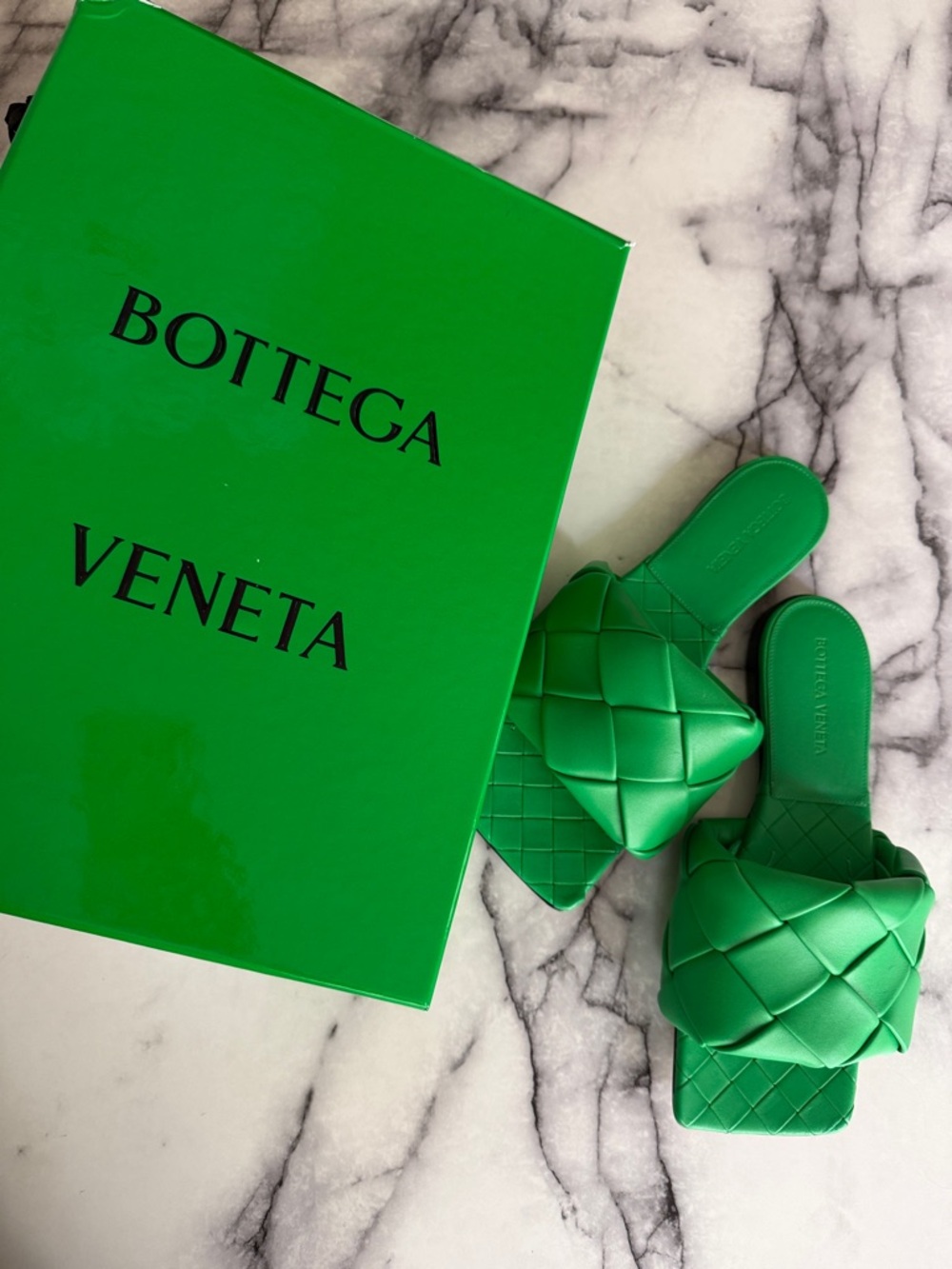 1000% Auth. Bottega Veneta Green Intrecciato Padded Leather Slide Sandals 37